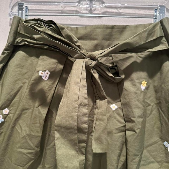 J.Crew Green Floral Paperbag Belted Mini Skirt Sz 8 - Picture 4 of 8